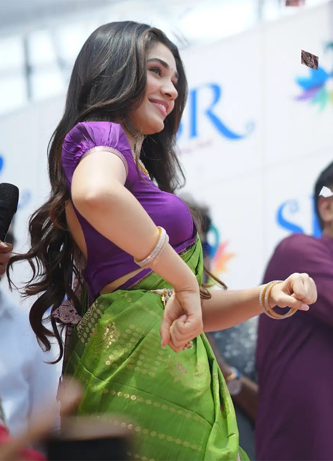 Actress_20Krithi_20Shetty_20Shopping_20Mall_20Launch_20in_20Bhimavaram__20_287_29.jpg 7