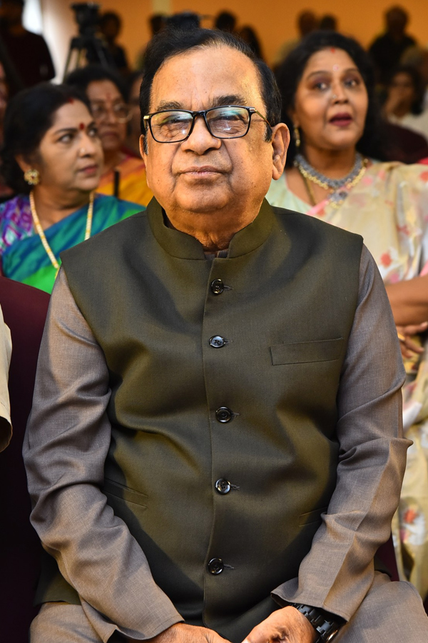 Mahanati_20Savitri_20Classics_20English_20book_20launch_20Event_20Photos_20_2811_29.jpg 12