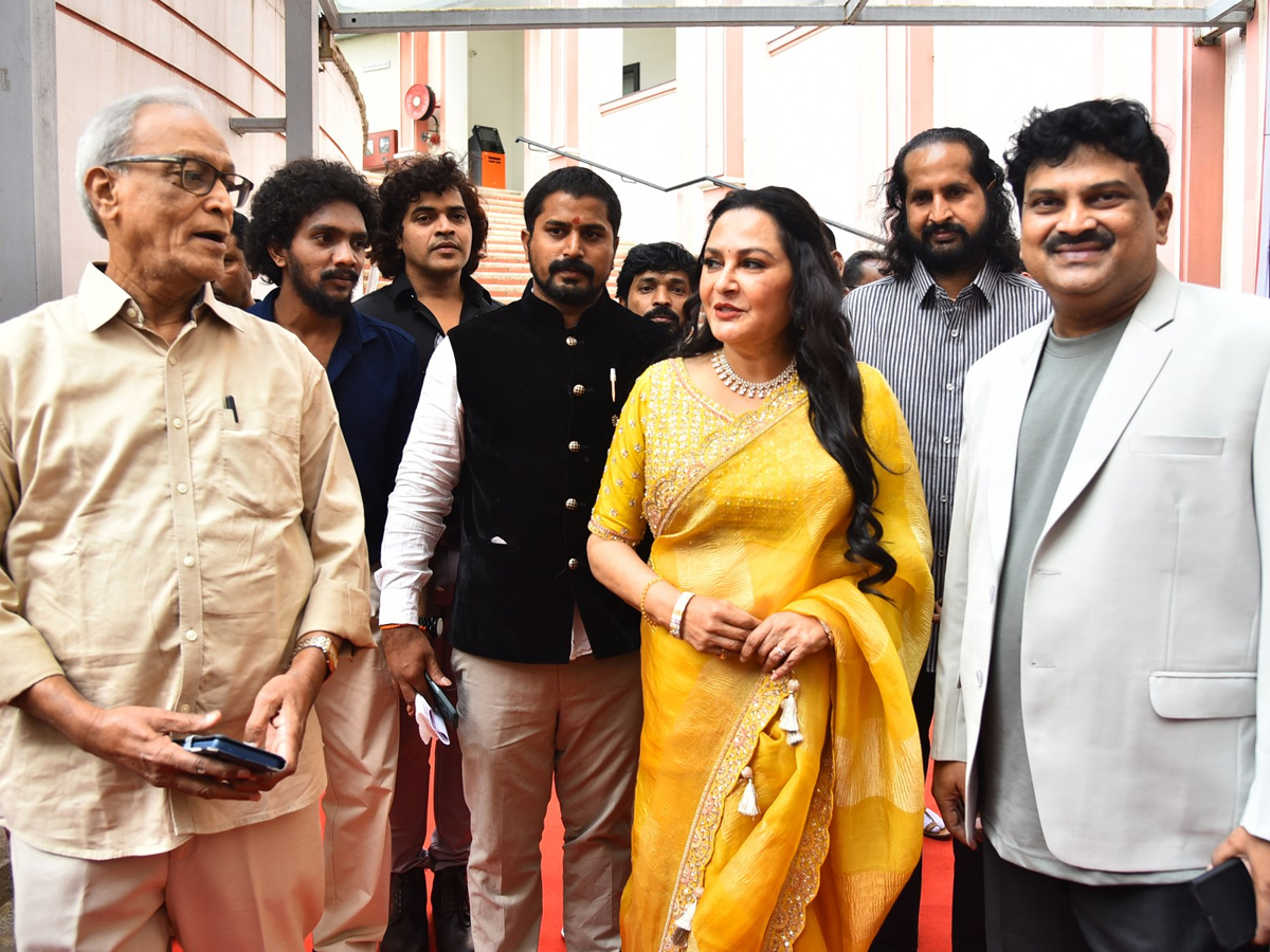 Mahanati_20Savitri_20Classics_20English_20book_20launch_20Event_20Photos_20_2813_29.jpg 14