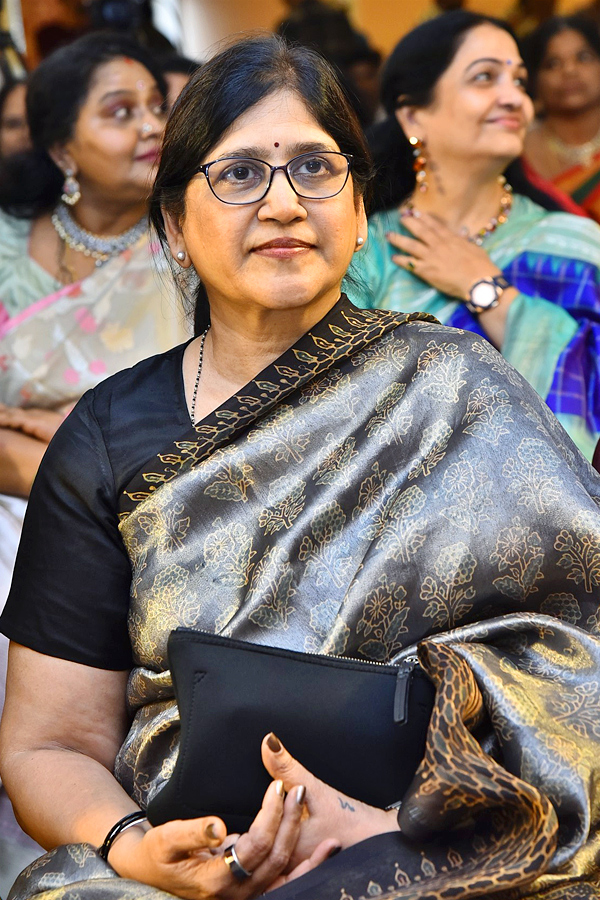 Mahanati_20Savitri_20Classics_20English_20book_20launch_20Event_20Photos_20_2819_29.jpg 19