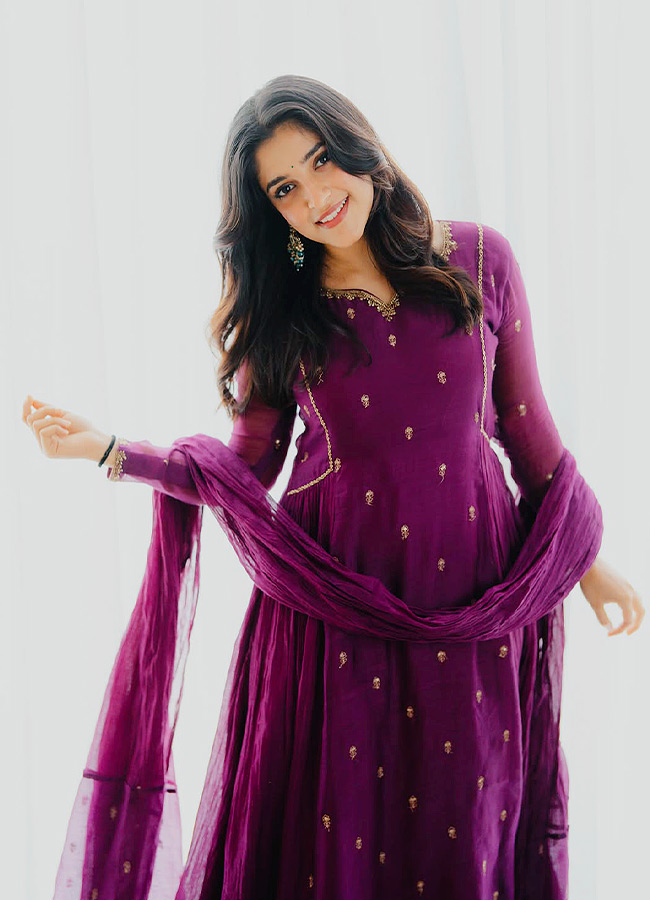 Meenakshi_20Dinesh_20_2812_29.jpg 12