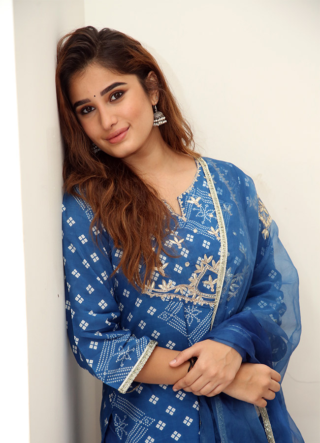 Rasha_20Thadani_20_2811_29.jpg 11