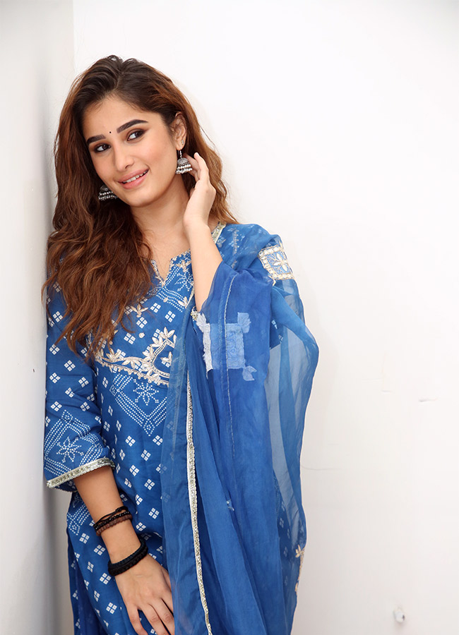 Rasha_20Thadani_20_2812_29.jpg 12