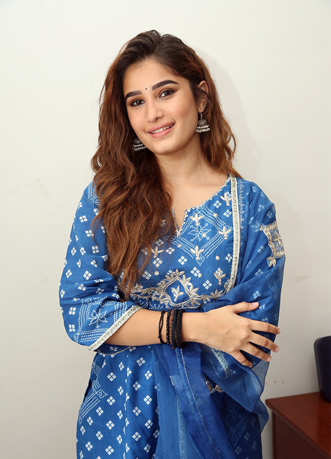 Rasha_20Thadani_20_286_29.jpg 6