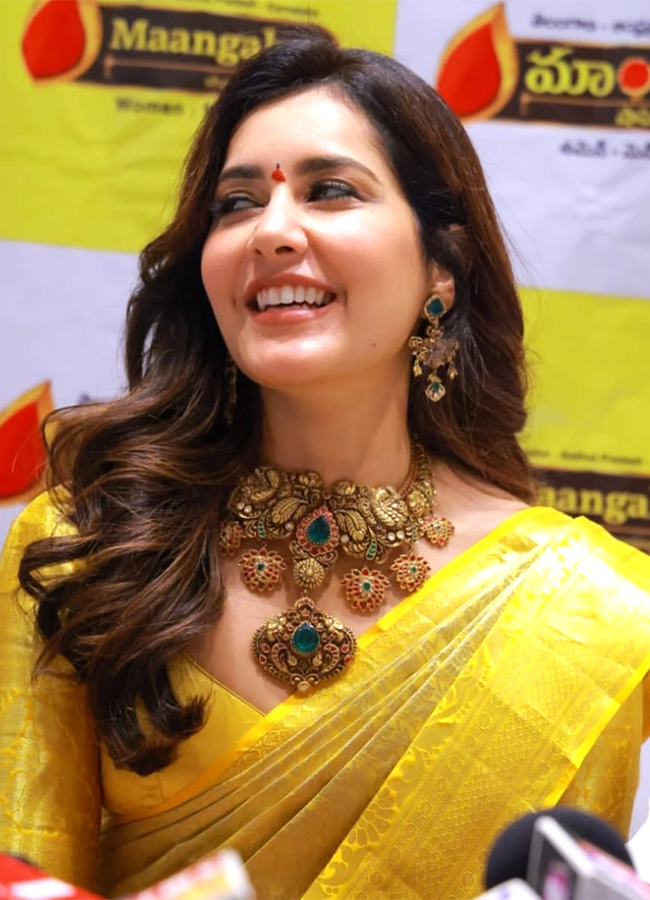 Actress_20Raashi_20Khanna_20Inaugurates_20Mangalya_20Shopping__20_2813_29.jpg 13