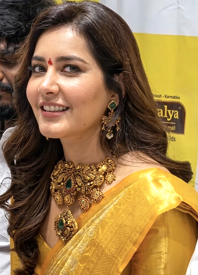Actress_20Raashi_20Khanna_20Inaugurates_20Mangalya_20Shopping__20_283_29.jpg 3