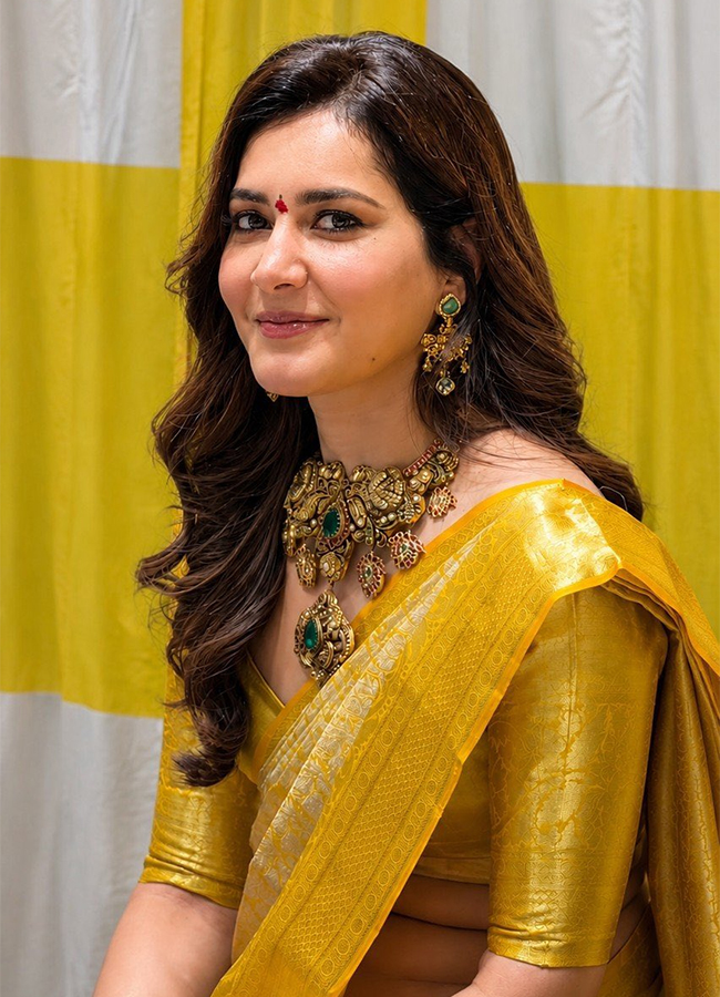 Actress_20Raashi_20Khanna_20Inaugurates_20Mangalya_20Shopping__20_288_29.jpg 8