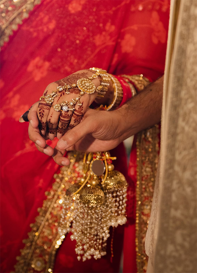 Akanksha_20Ranjan_20And_20Sharan_20Sharma_20Wedding_20Viral_20Photos__20_289_29.jpg 9