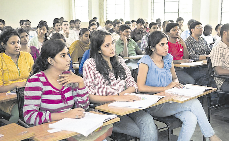 COLLEGE-STUDENTS-2.jpg