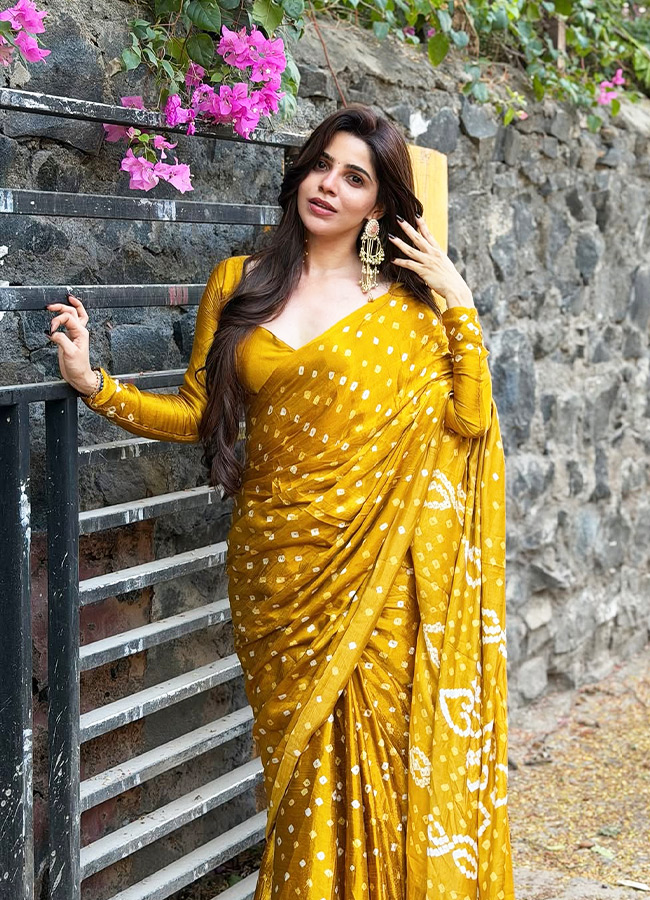 Divyabharathi_20_285_29.jpg 5