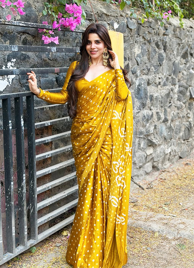 Divyabharathi_20_286_29.jpg 6