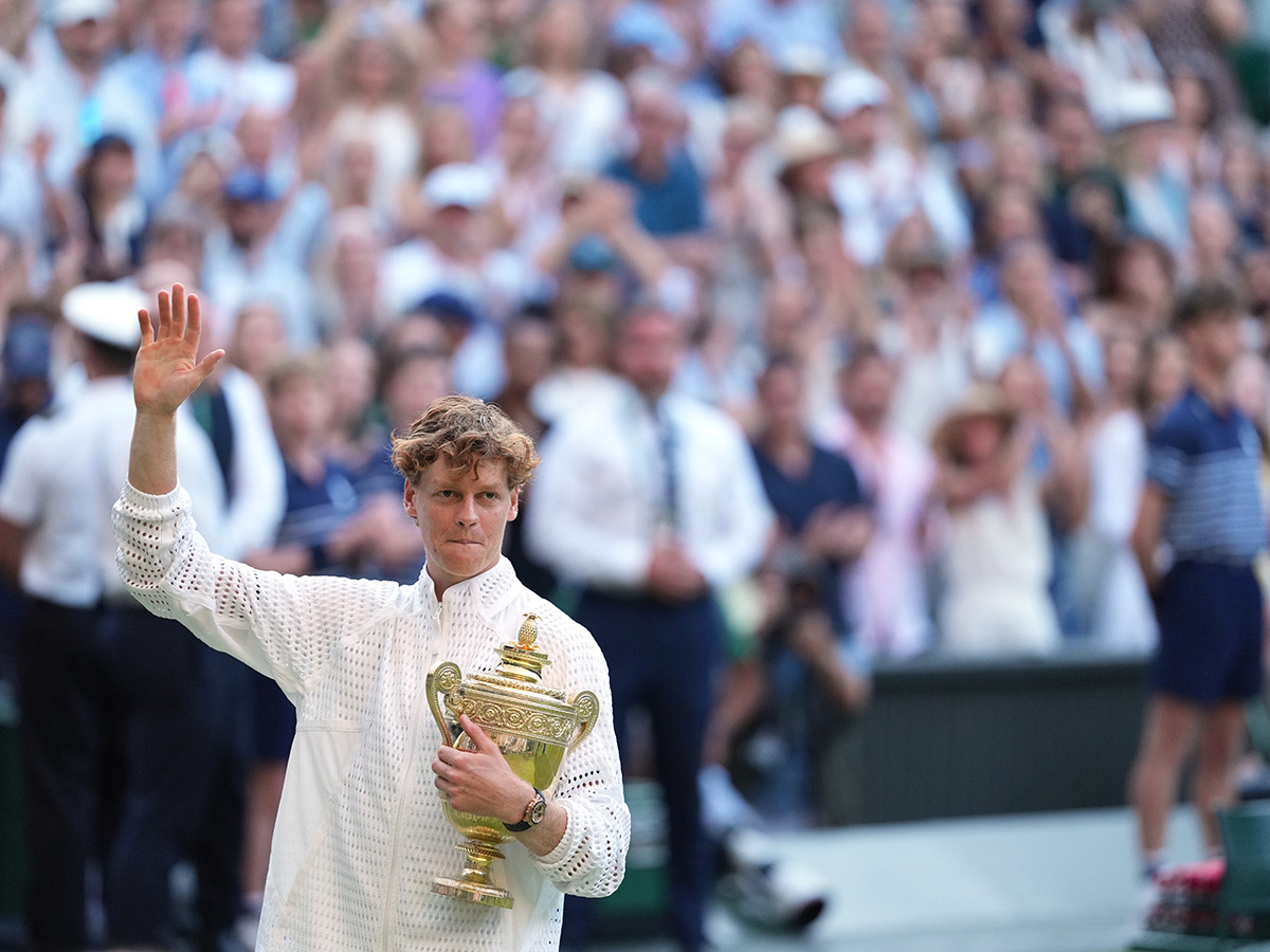 Wimbledon_20Tennis_20Championships_20Jannik_20Sinner_20celebrates_20trophy_20winning__20_2813_29.jpg 13