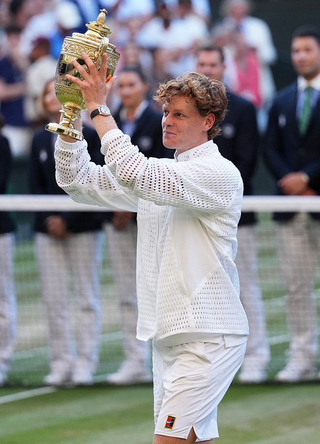 Wimbledon_20Tennis_20Championships_20Jannik_20Sinner_20celebrates_20trophy_20winning__20_2818_29.jpg 18
