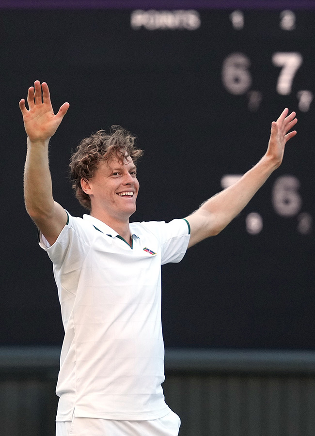 Wimbledon_20Tennis_20Championships_20Jannik_20Sinner_20celebrates_20trophy_20winning__20_2821_29.jpg 21