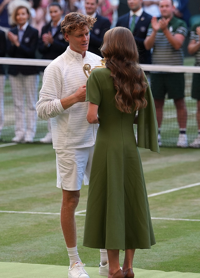 Wimbledon_20Tennis_20Championships_20Jannik_20Sinner_20celebrates_20trophy_20winning__20_2822_29.jpg 22