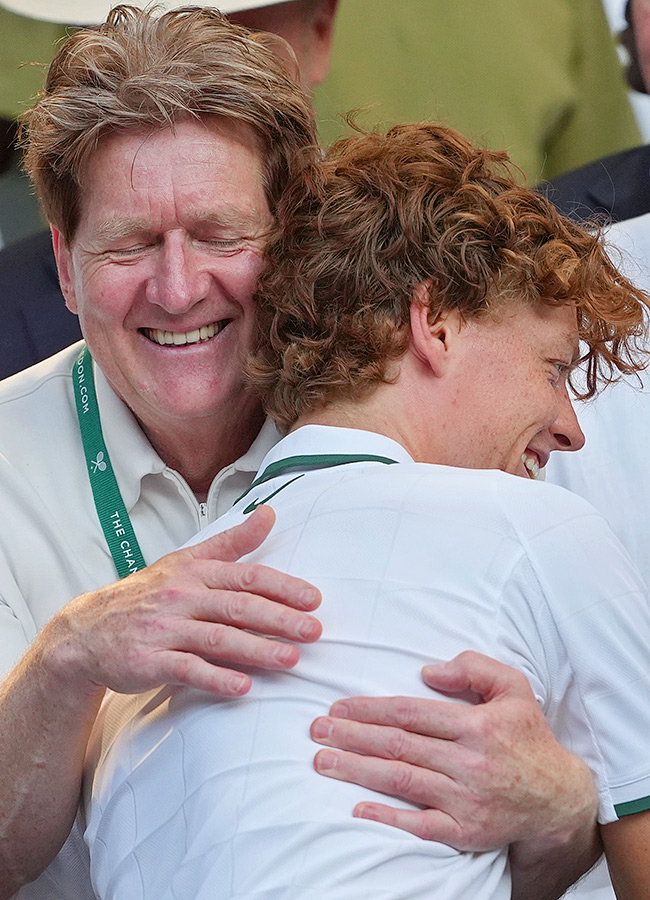 Wimbledon_20Tennis_20Championships_20Jannik_20Sinner_20celebrates_20trophy_20winning__20_2823_29.jpg 23