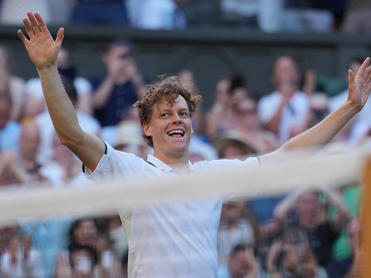 Wimbledon_20Tennis_20Championships_20Jannik_20Sinner_20celebrates_20trophy_20winning__20_2825_29.jpg 25