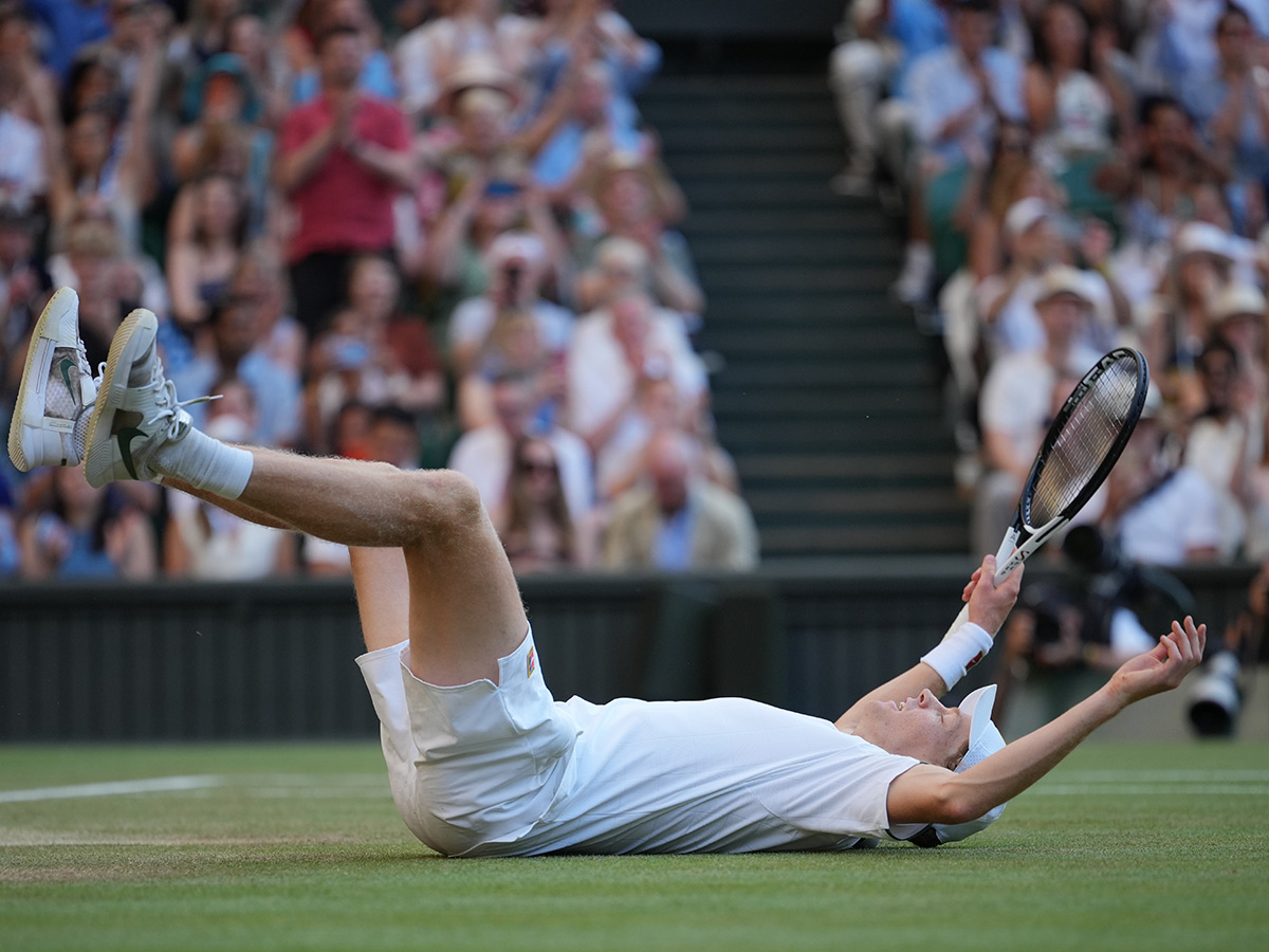 Wimbledon_20Tennis_20Championships_20Jannik_20Sinner_20celebrates_20trophy_20winning__20_285_29.jpg 5