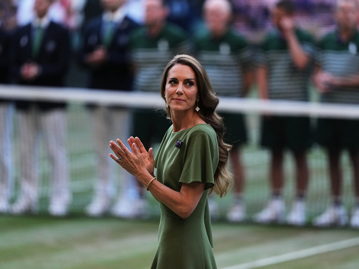 Wimbledon_20Tennis_20Championships_20Jannik_20Sinner_20celebrates_20trophy_20winning__20_288_29.jpg 8