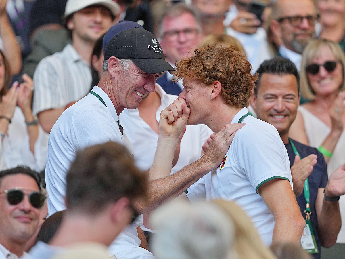 Wimbledon_20Tennis_20Championships_20Jannik_20Sinner_20celebrates_20trophy_20winning__20_289_29.jpg 9