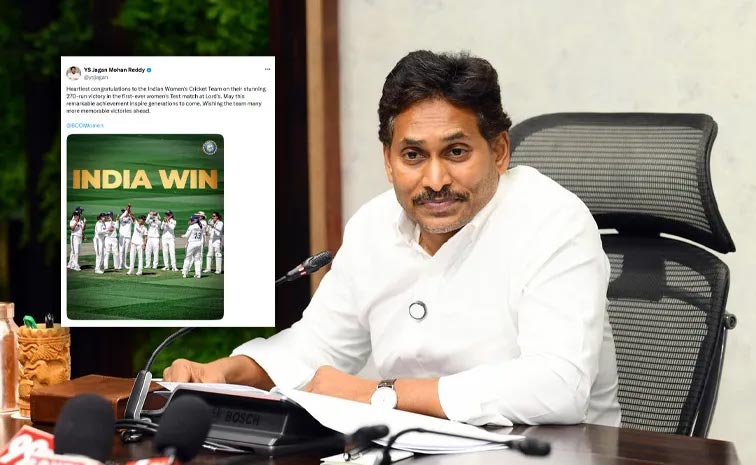 YSJagan_WomensCricketteam.jpg