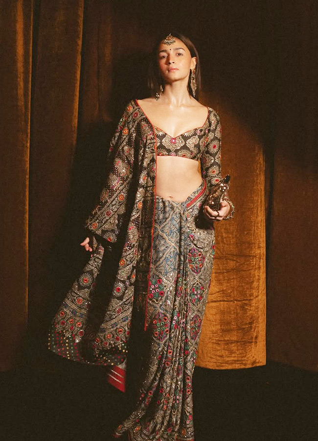 Alia_20Bhatt_20_2810_29.jpg 10