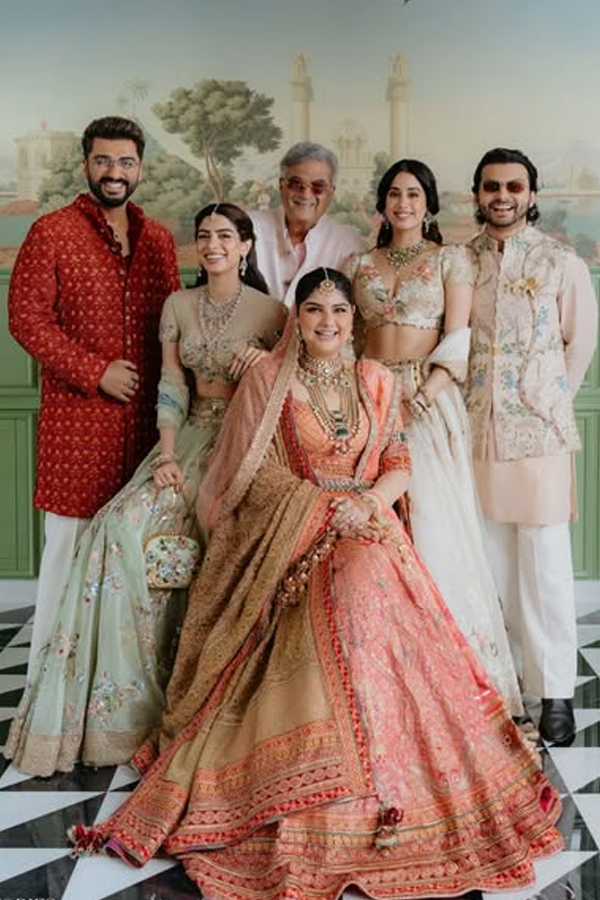 Anshula_20Kapoor_20shares_20unseen_20wedding_20photos_20_287_29.jpg 8
