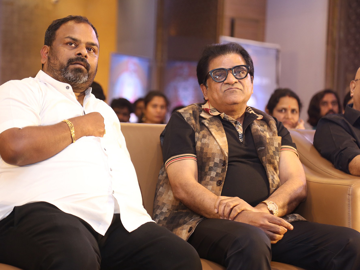 Mister_20Middle_20Class_20Movie_20Pre_20Release_20Event_20Photo_20Gallery__20_2812_29.jpg 12