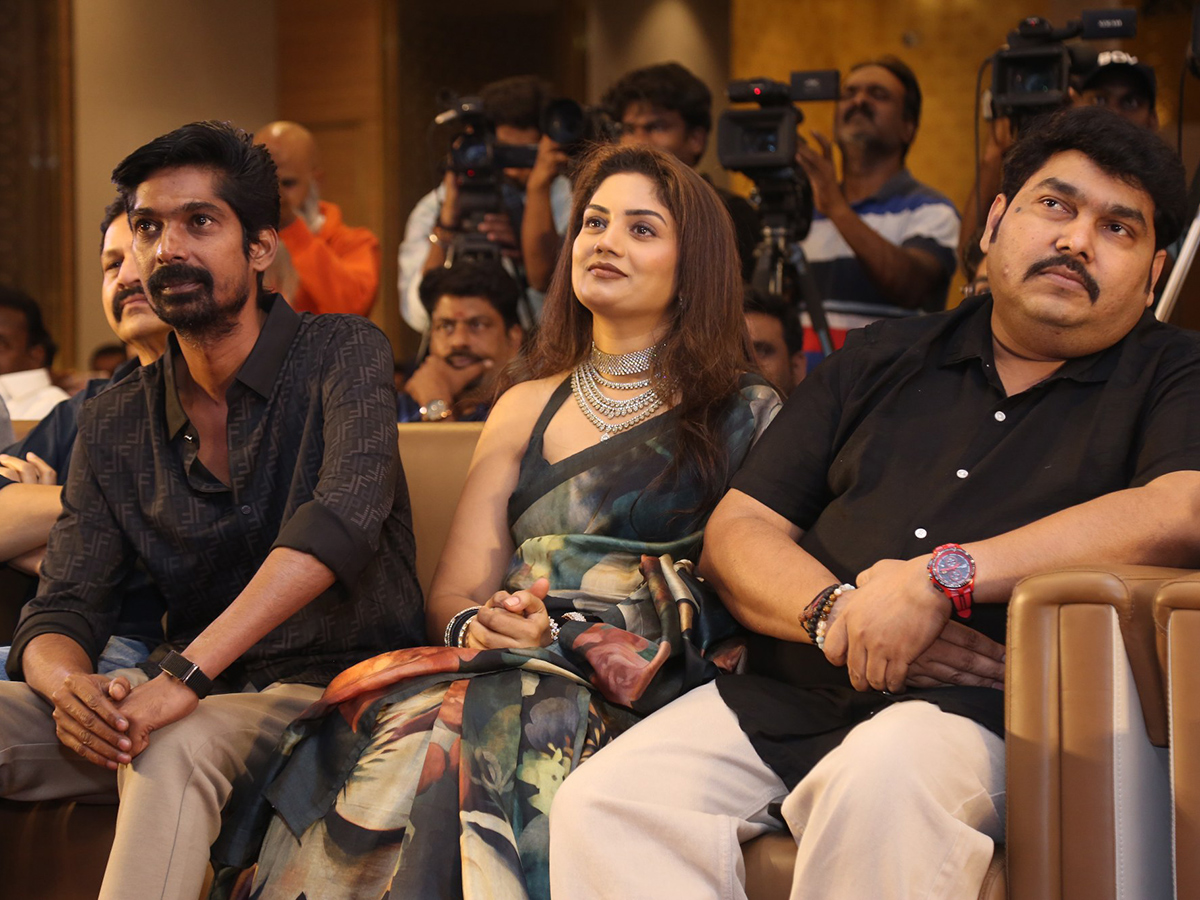 Mister_20Middle_20Class_20Movie_20Pre_20Release_20Event_20Photo_20Gallery__20_2813_29.jpg 13
