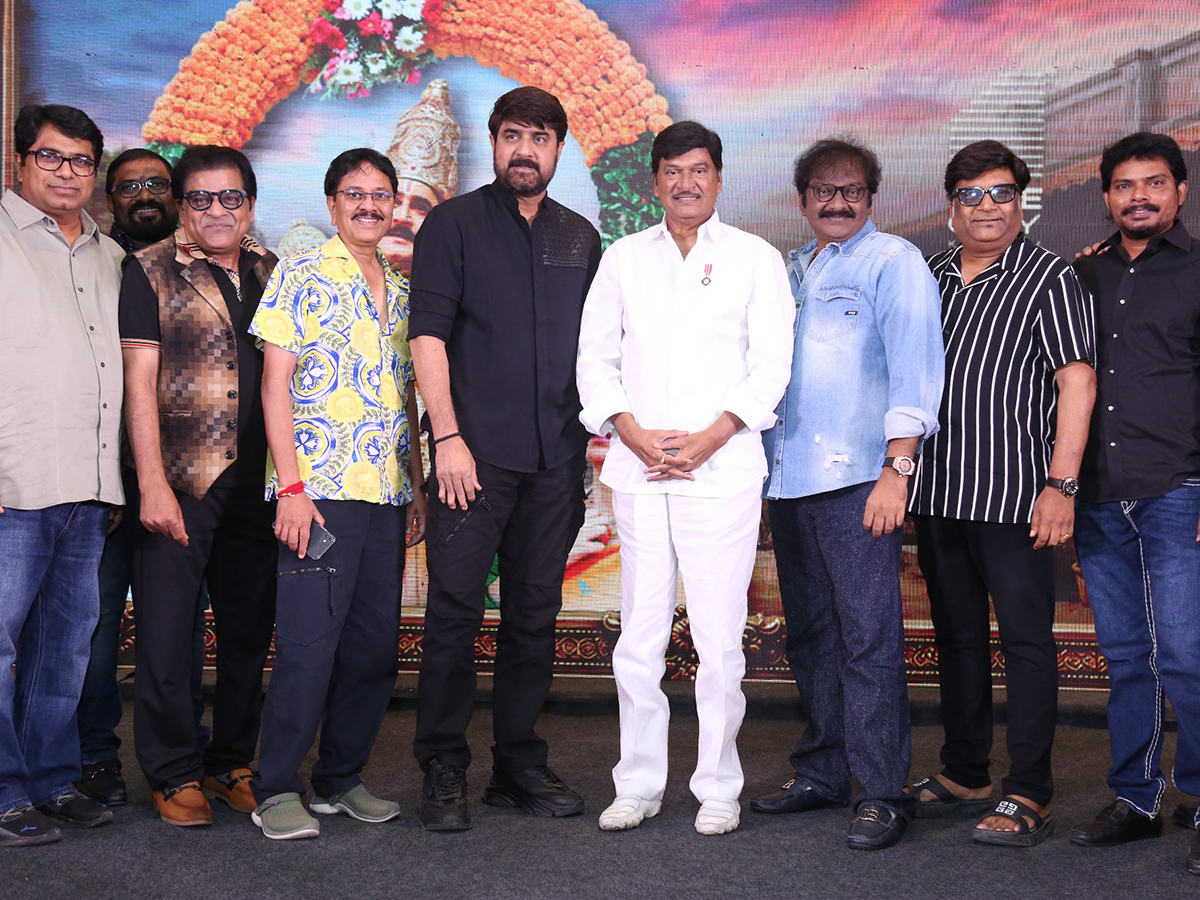 Mister_20Middle_20Class_20Movie_20Pre_20Release_20Event_20Photo_20Gallery__20_2816_29.jpg 16