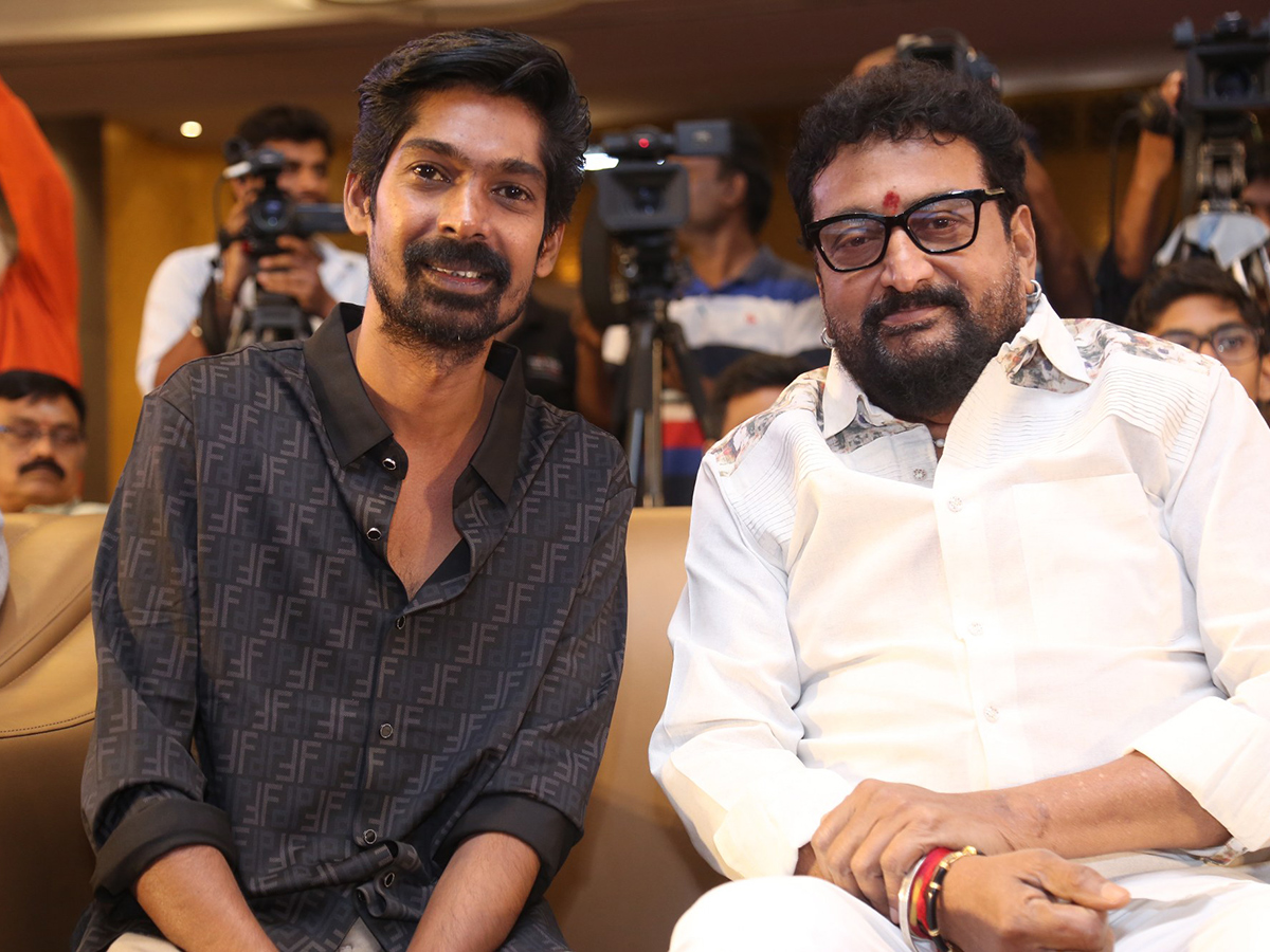 Mister_20Middle_20Class_20Movie_20Pre_20Release_20Event_20Photo_20Gallery__20_2819_29.jpg 19