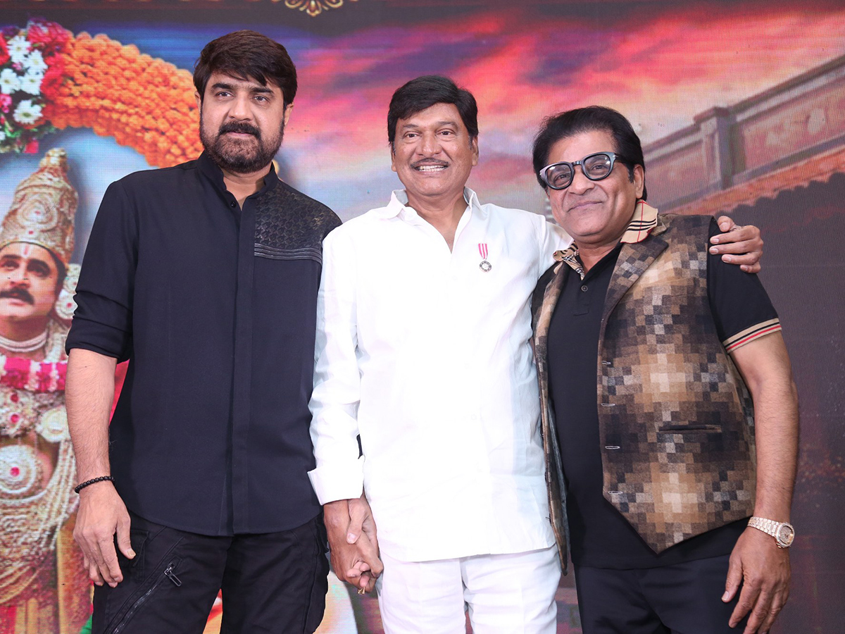 Mister_20Middle_20Class_20Movie_20Pre_20Release_20Event_20Photo_20Gallery__20_2821_29.jpg 21