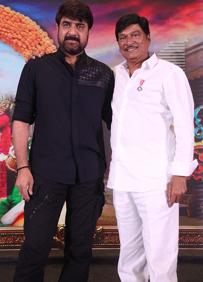 Mister_20Middle_20Class_20Movie_20Pre_20Release_20Event_20Photo_20Gallery__20_2823_29.jpg 23