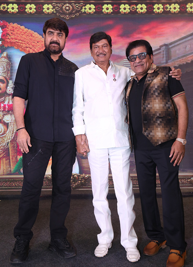 Mister_20Middle_20Class_20Movie_20Pre_20Release_20Event_20Photo_20Gallery__20_2825_29.jpg 25