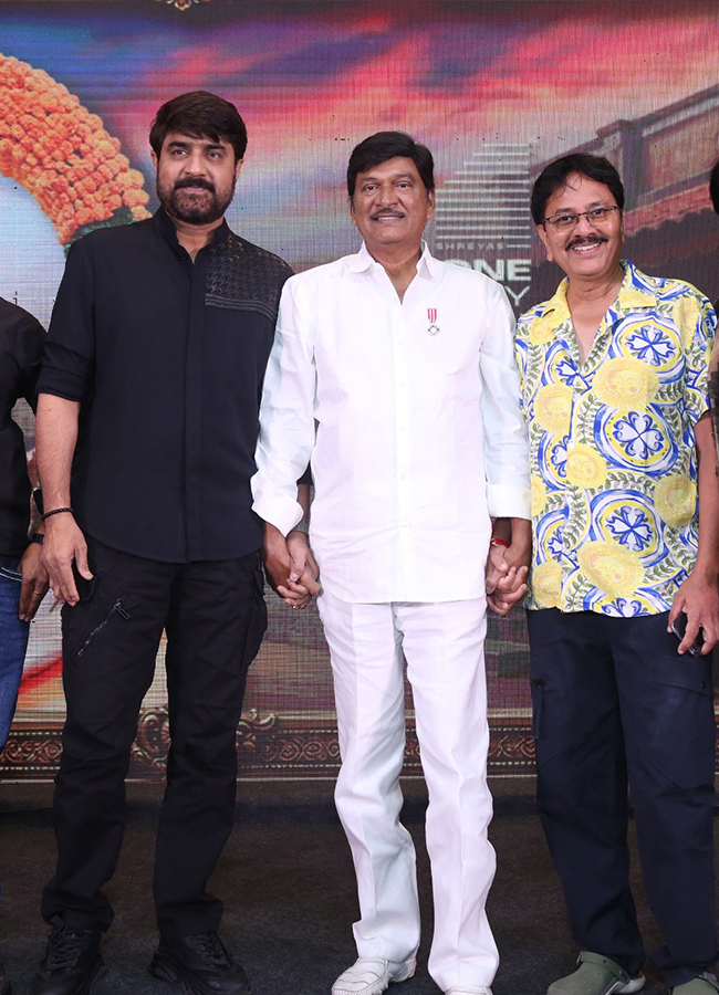 Mister_20Middle_20Class_20Movie_20Pre_20Release_20Event_20Photo_20Gallery__20_2826_29.jpg 26