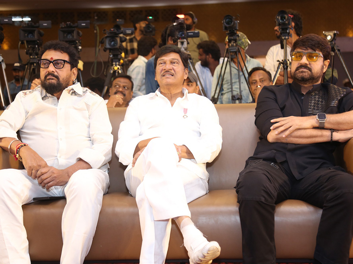 Mister_20Middle_20Class_20Movie_20Pre_20Release_20Event_20Photo_20Gallery__20_2828_29.jpg 28