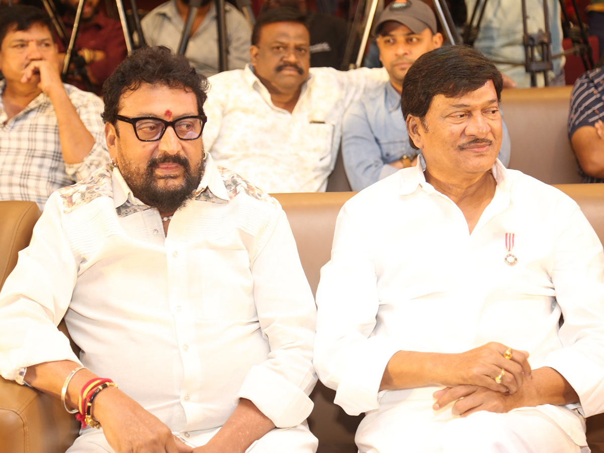 Mister_20Middle_20Class_20Movie_20Pre_20Release_20Event_20Photo_20Gallery__20_286_29.jpg 6