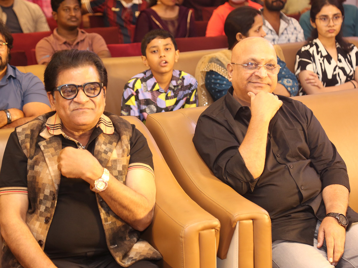 Mister_20Middle_20Class_20Movie_20Pre_20Release_20Event_20Photo_20Gallery__20_288_29.jpg 8