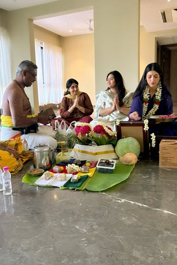 Shruti_20Haasan_20performs_20Housewarming_20pooja_20After_20moving_20in_20to_20Her_20New_20Chennai_20Home_20Photos_20_286_29.jpg 7