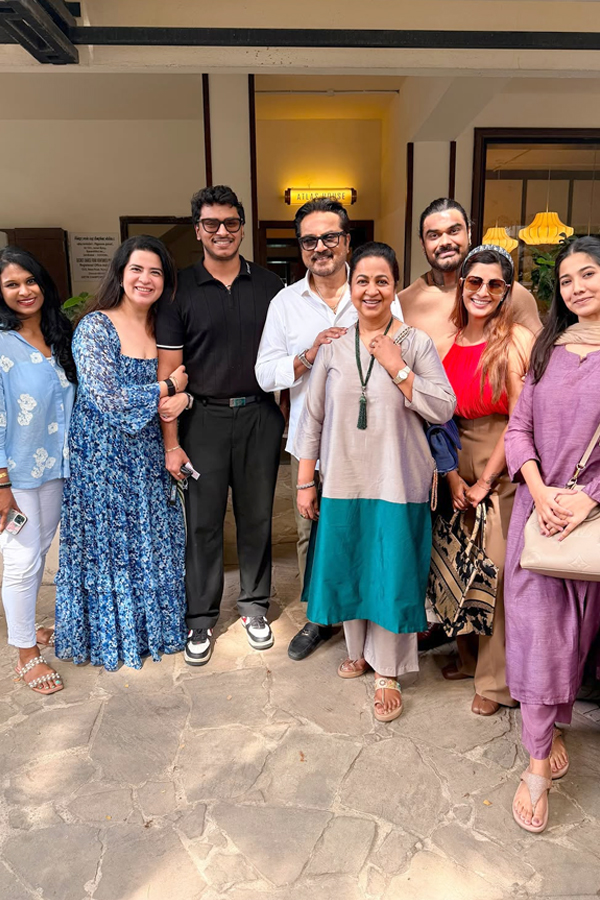Actor_20Sarath_20Kumar_2072nd_20birthday_20celebrations_20with_20family_20Photos_20_281_29.jpg 2