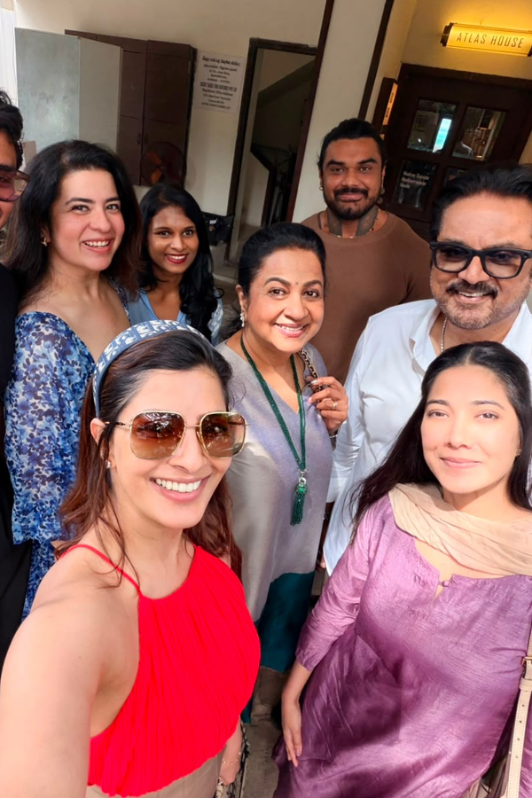 Actor_20Sarath_20Kumar_2072nd_20birthday_20celebrations_20with_20family_20Photos_20_283_29.jpg 4