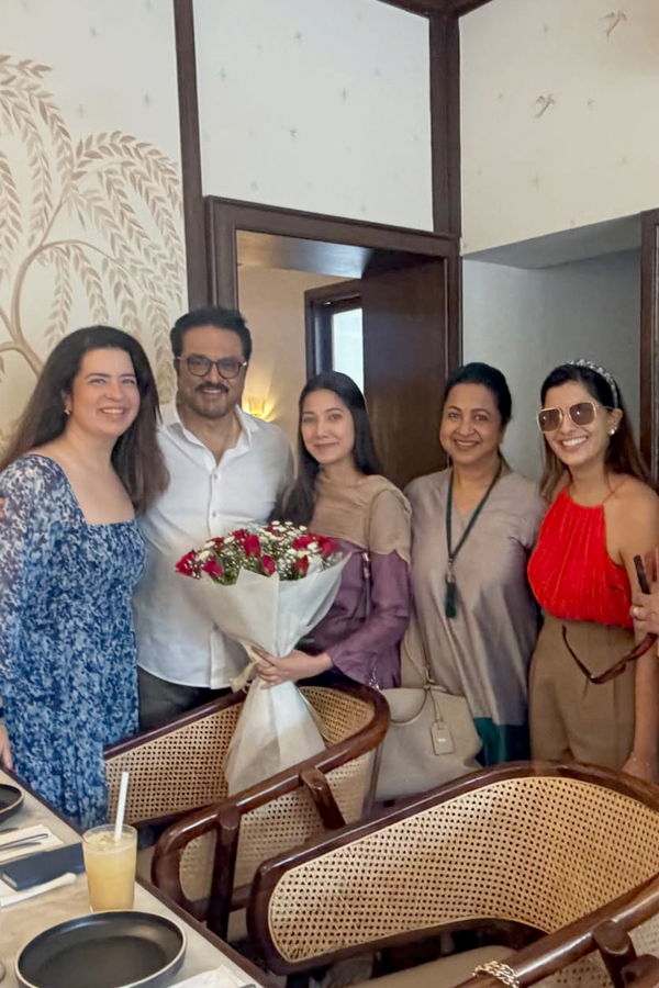 Actor_20Sarath_20Kumar_2072nd_20birthday_20celebrations_20with_20family_20Photos_20_287_29.jpg 8