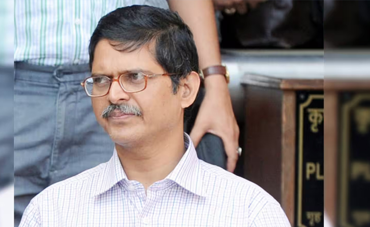 Amitabh-Thakur.jpg
