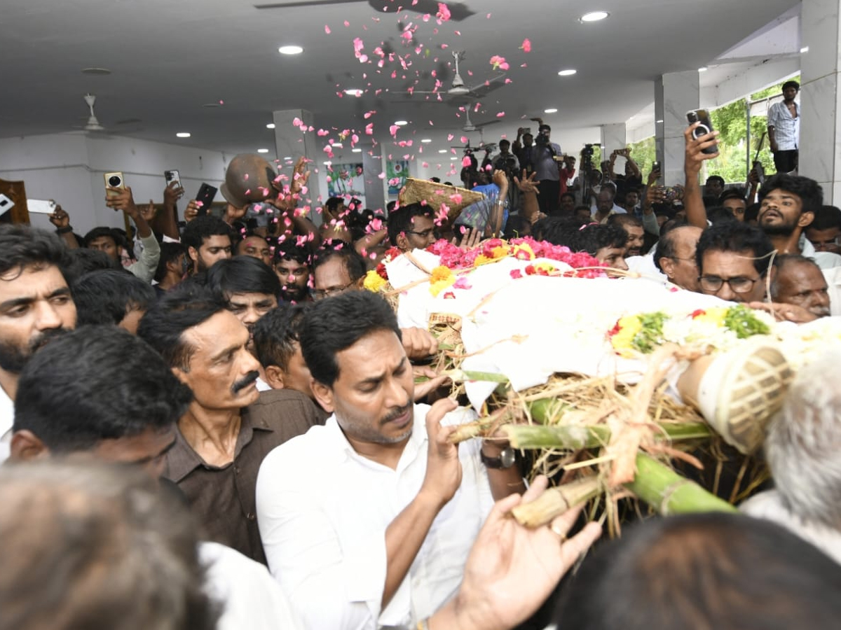 YS_20jagan_20Consoles_20Mudragada_20Padmanabham_20Family_20Photos_20_282_29.jpg 2