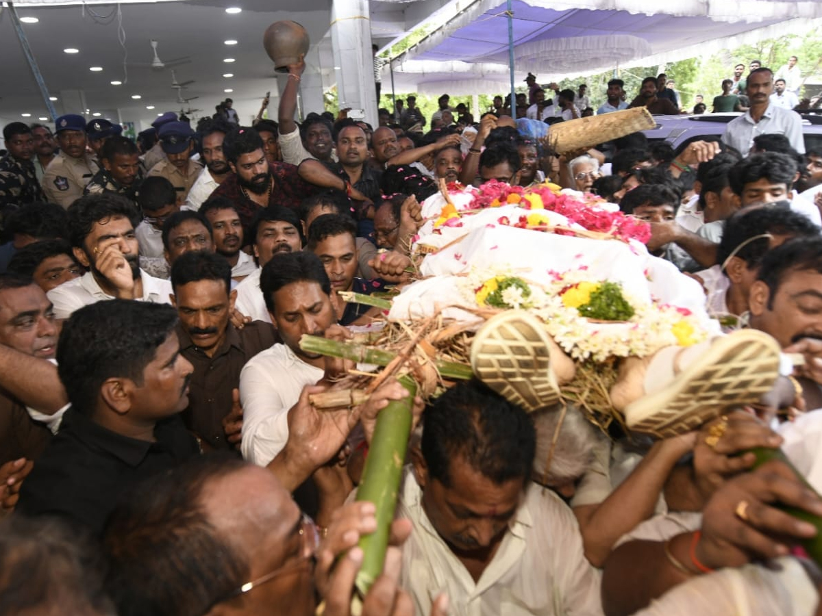 YS_20jagan_20Consoles_20Mudragada_20Padmanabham_20Family_20Photos_20_285_29.jpg 5