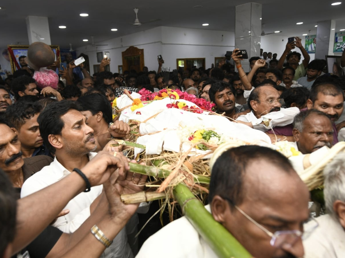 YS_20jagan_20Consoles_20Mudragada_20Padmanabham_20Family_20Photos_20_286_29.jpg 6