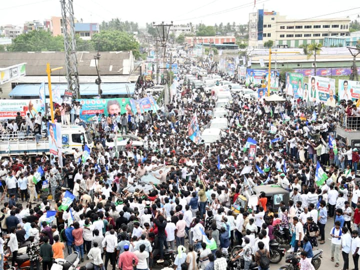 Ys_20Jagan_20Meet_20Aqua_20farmers_20In_20Bhimavaram_20Photos_20_2812_29.jpg 13