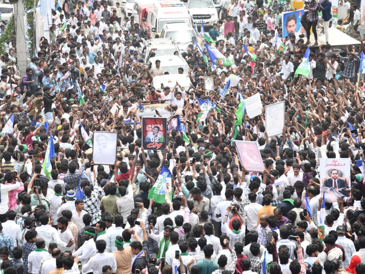 Ys_20Jagan_20Meet_20Aqua_20farmers_20In_20Bhimavaram_20Photos_20_2813_29.jpg 14