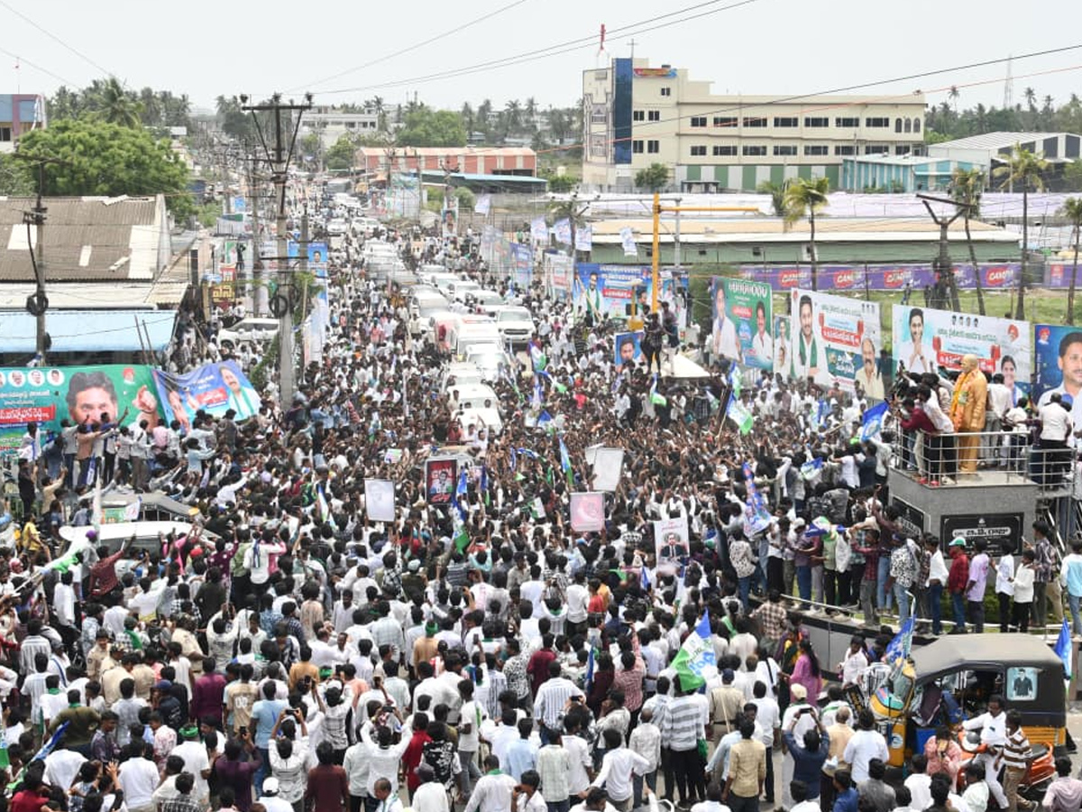Ys_20Jagan_20Meet_20Aqua_20farmers_20In_20Bhimavaram_20Photos_20_2814_29.jpg 15