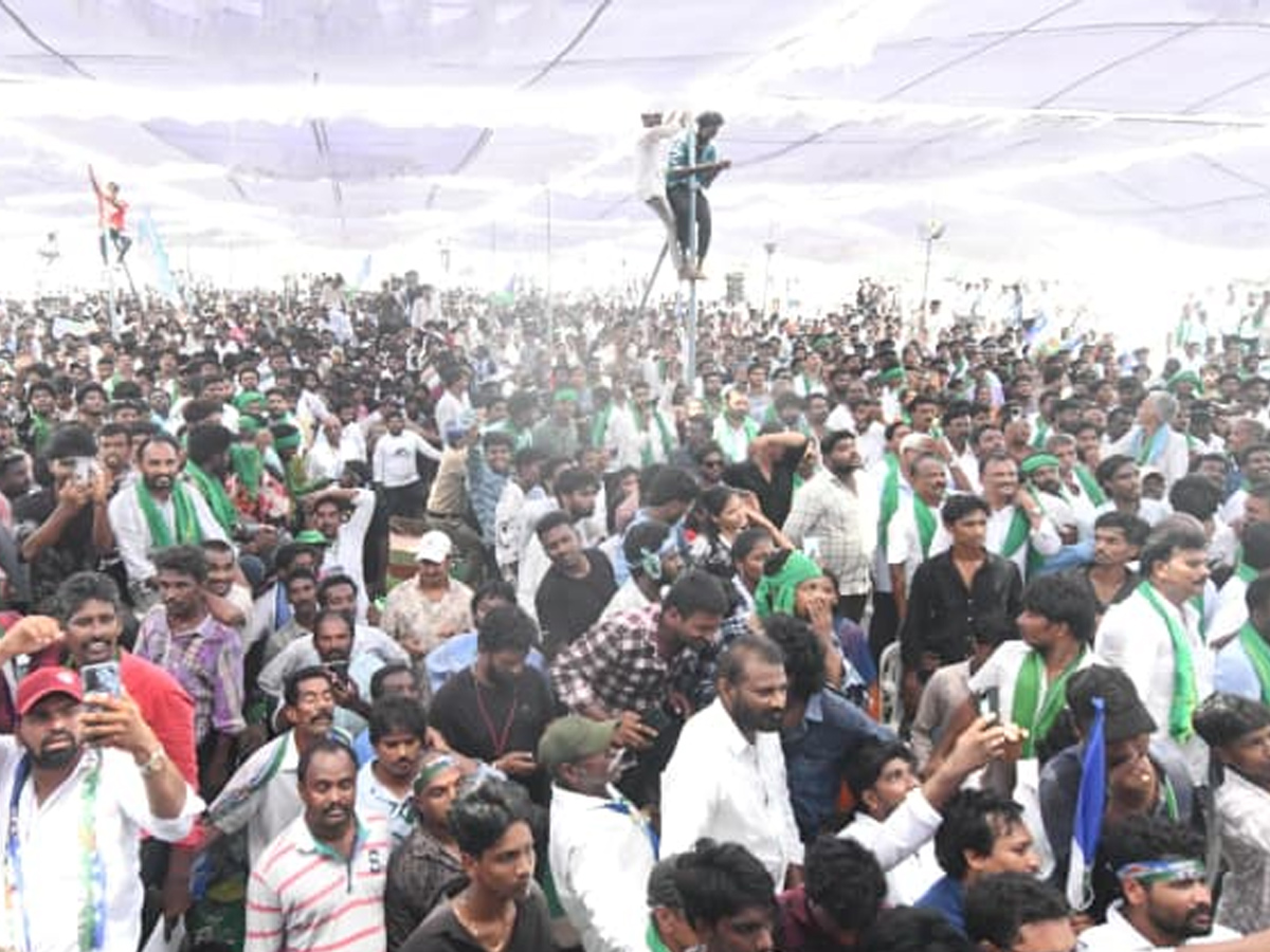 Ys_20Jagan_20Meet_20Aqua_20farmers_20In_20Bhimavaram_20Photos_20_2816_29.jpg 17